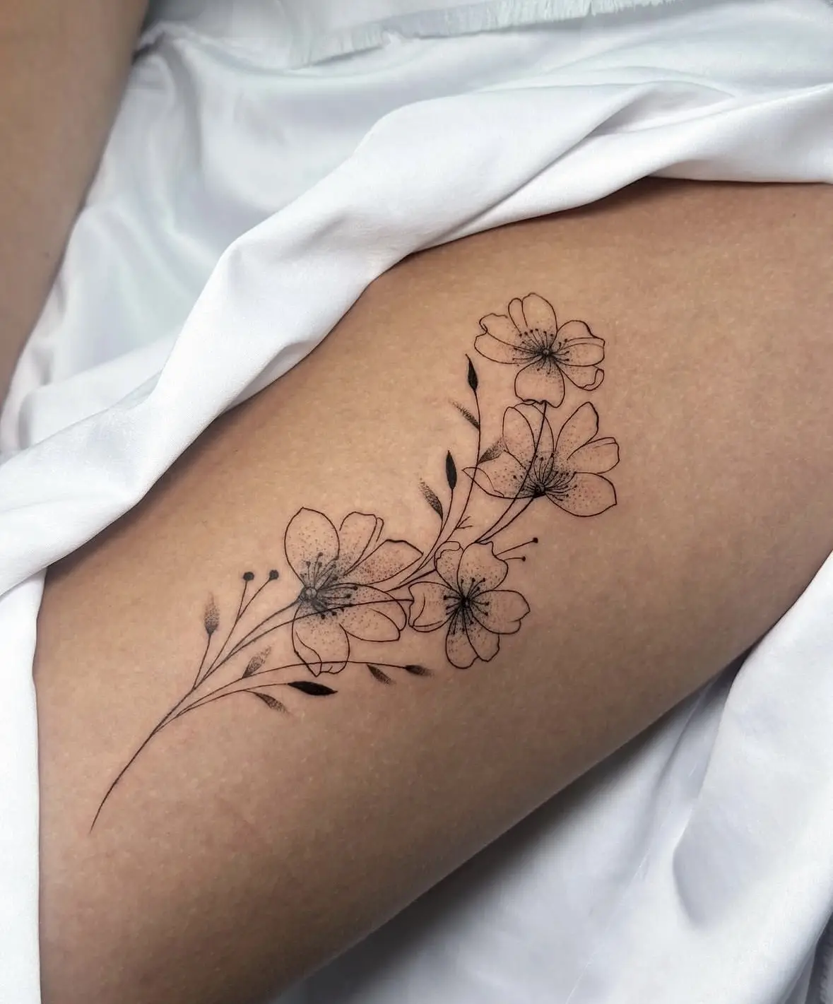 Tatouage Fine Line à Istanbul — Chill Ink Galata
